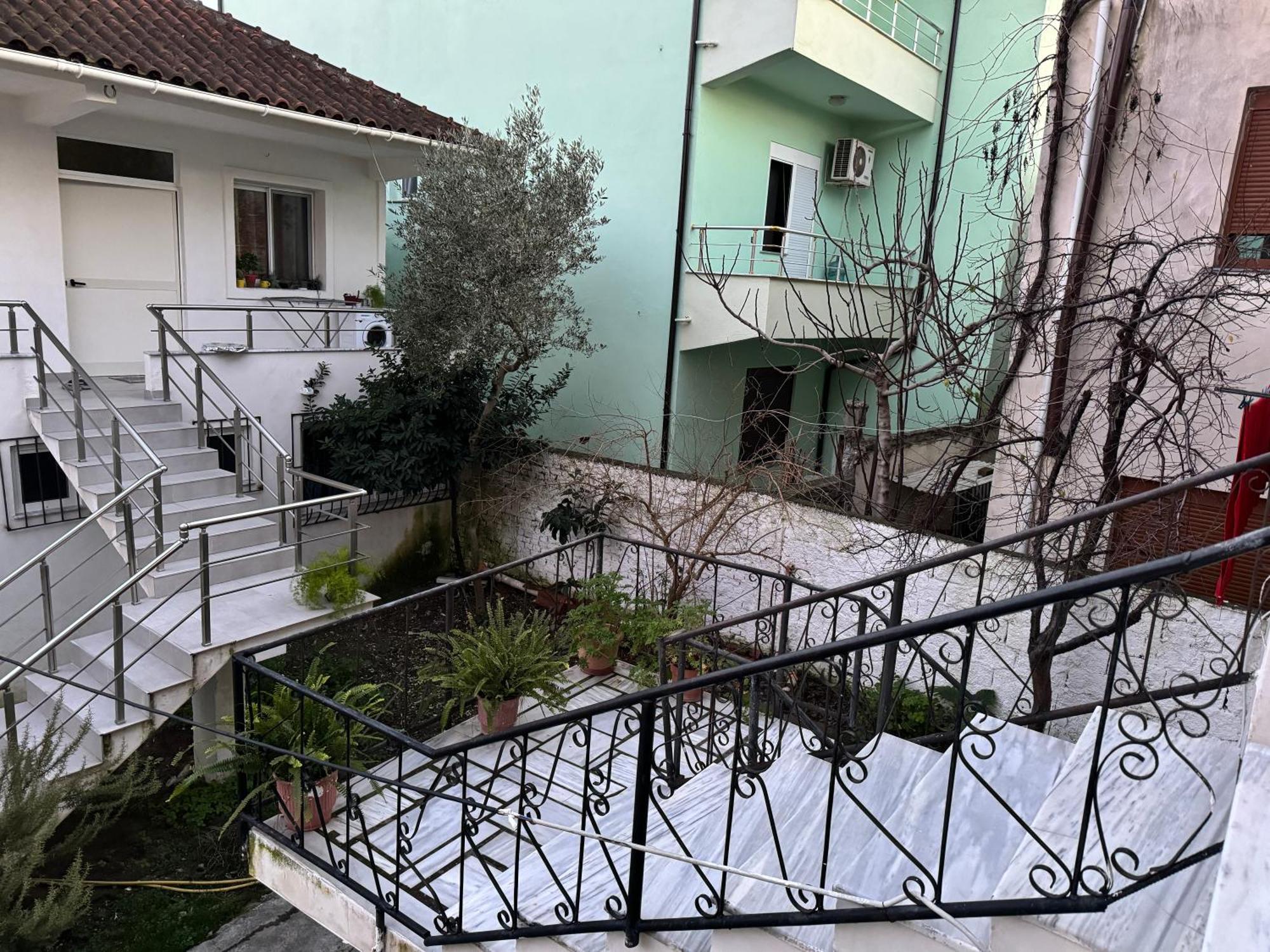Отель Ibras House Дуррес Экстерьер фото